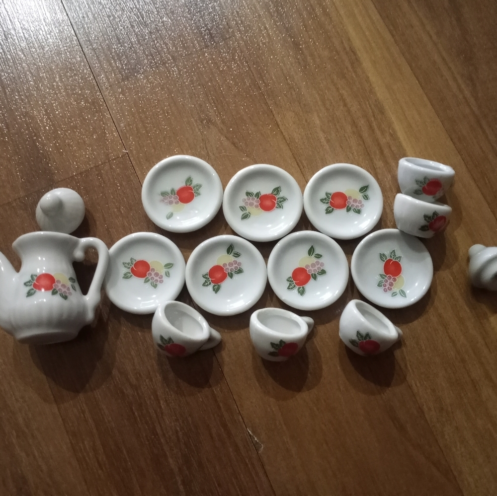 Tiny tea set - Picture 2 of 3